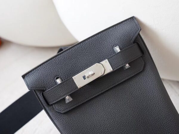 mmexport1727074593467 UK London Hermes Hac A Dos Togo 89 Noir / Blue France Silver Hardware