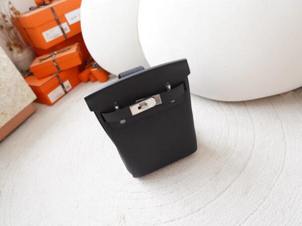 mmexport1727074602733 UK London Hermes Hac A Dos Togo 89 Noir / Blue France Silver Hardware