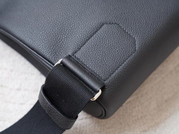 mmexport1727074604623 UK London Hermes Hac A Dos Togo 89 Noir / Blue France Silver Hardware