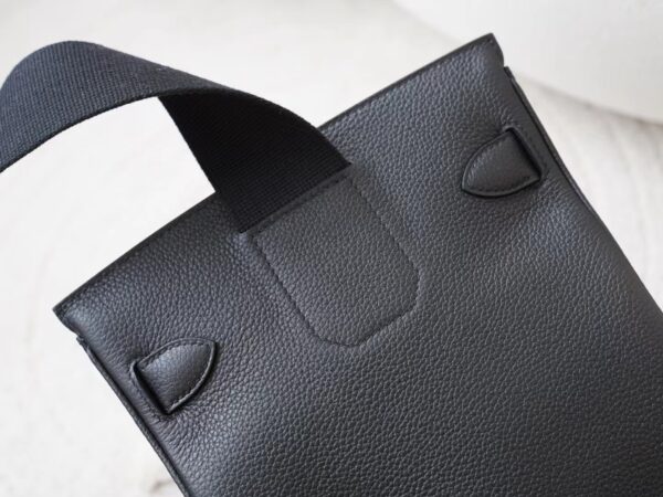 mmexport1727074607176 UK London Hermes Hac A Dos Togo 89 Noir / Blue France Silver Hardware