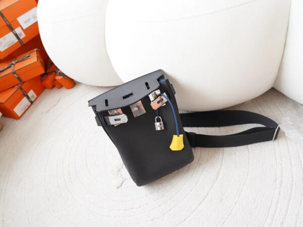 mmexport1727074611501 UK London Hermes Hac A Dos Togo 89 Noir / Blue France Silver Hardware