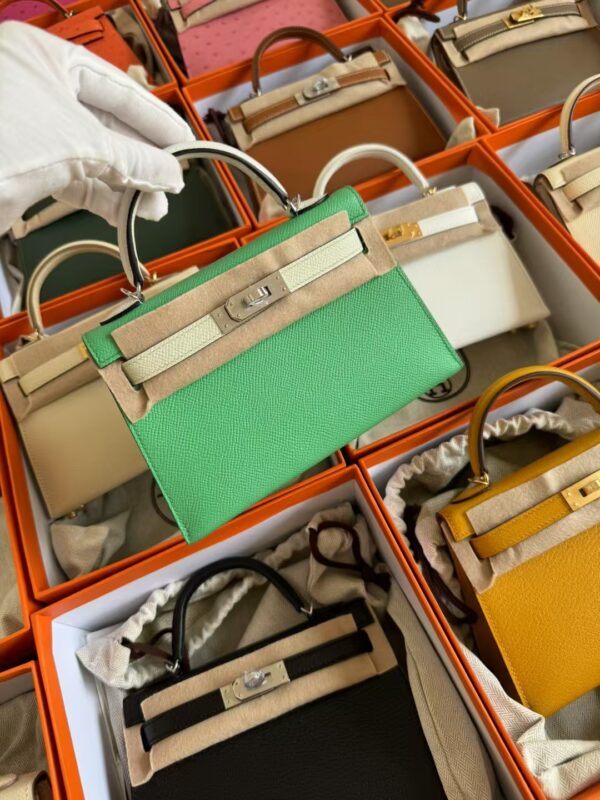mmexport1729233845645-1 Hong Kong Hermes Mini Kelly 19CM Epsom 0Z Vert Comics / 0S Vert Fizz Gold Hardware