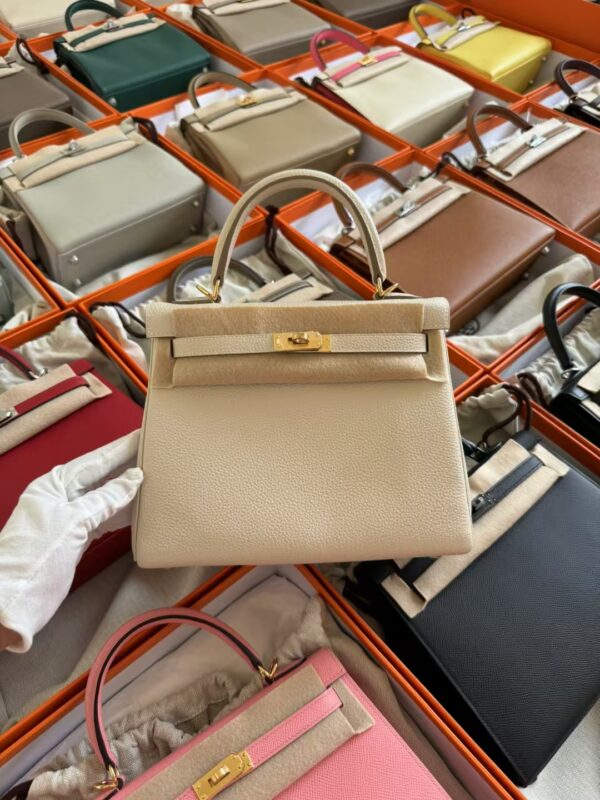 mmexport1729587251919 Hermes Togo Leather Kelly 25CM CC10 Craie Gold Hardware