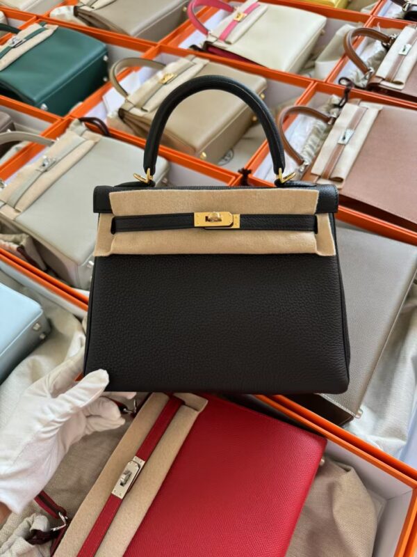 mmexport1729587261522 Hermes Kelly 25 Bag Images CC89 Noir Togo Leather Gold Hardware