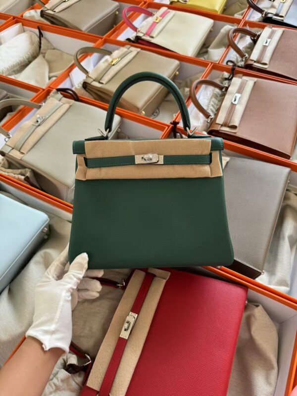 mmexport1729587314540-1 Hermes Boutique Togo Leather Kelly 25CM Z6 Malachite Silver Hardware