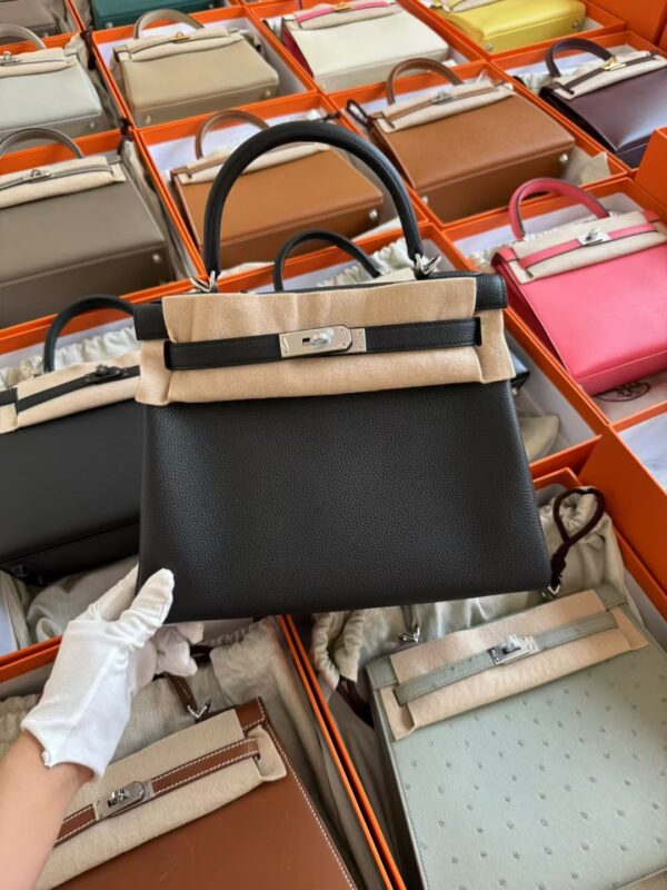 mmexport1729587426210-1 Hong Kong Hermes Togo Leather Kelly 28CM CK89 Noir Silver Hardware