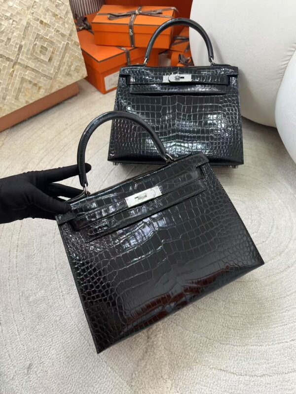 mmexport1729587456303-1 Sale Hermes Kelly Sellier 28CM Shiny Porosus Crocodile CK89 Noir Silver Hardware