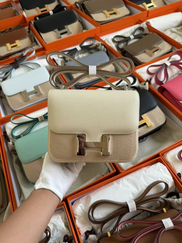 mmexport1729760170229-1 Hong Kong Hermes Epsom Leather CK10 Craie Constance 19CM Silver Hardware