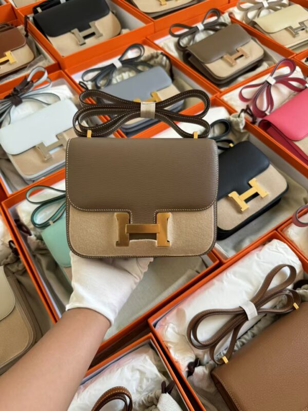 mmexport1729760224030-1 Russia Moscow Hermes Constance 19CM Chevre Leather CC18 Etoupe Gold Hardware