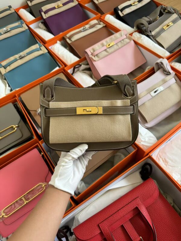 mmexport1729848032943-1 Hermes Jypsiere Mini 23CM Evercolor Leather CC18 Etoupe Gold Hardware