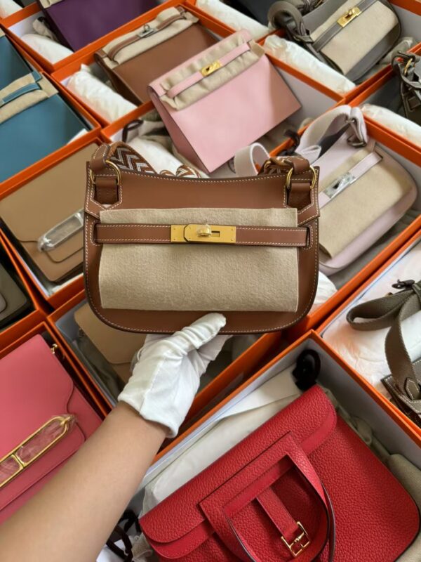 mmexport1729848040552-1 Hermes Jypsiere Mini 23 Images CC37 Gold Swift Leather Gold Hardware
