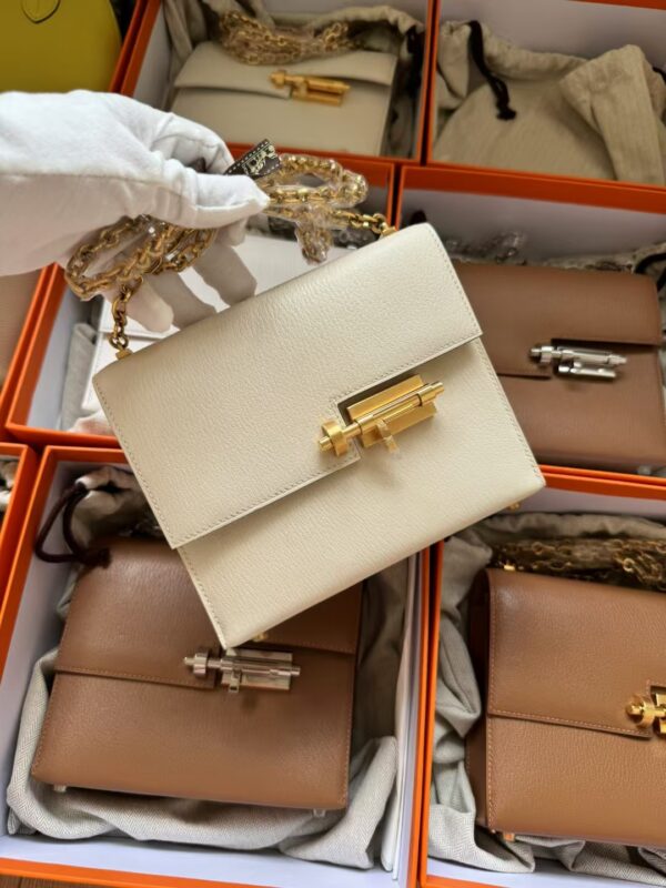 mmexport1729934176861 Sale Hermes Chevre Leather 01 Blanc Verrou Mini 17CM Gold Hardware