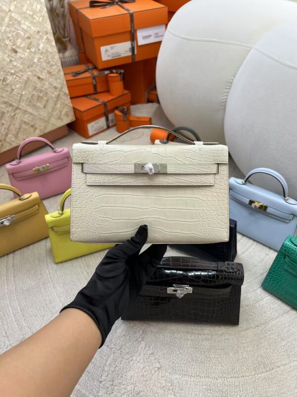mmexport1730360250956-1 Hermes Kelly Pochette 22 Images 8L Beton Matte Alligator Crocodile Silver Hardware