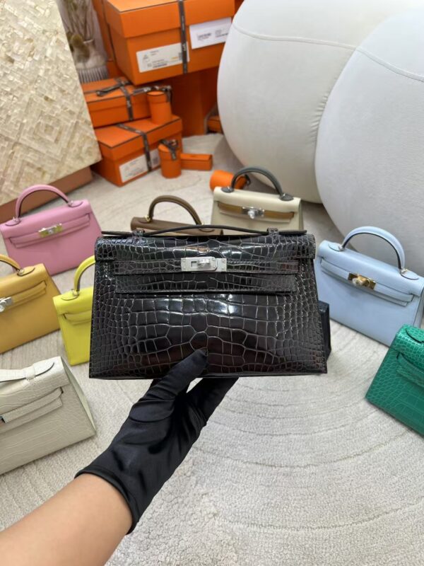 mmexport1730360262847-1 Sale Hermes 88 Gris Graphite Shiny Alligator Crocodile Kelly Pochette 22CM Silver Hardware