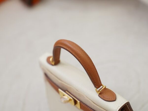 mmexport1730711004877 Hermes Mini Kelly 19CM Epsom CC10 Craie / CC 37 Gold Gold Hardware