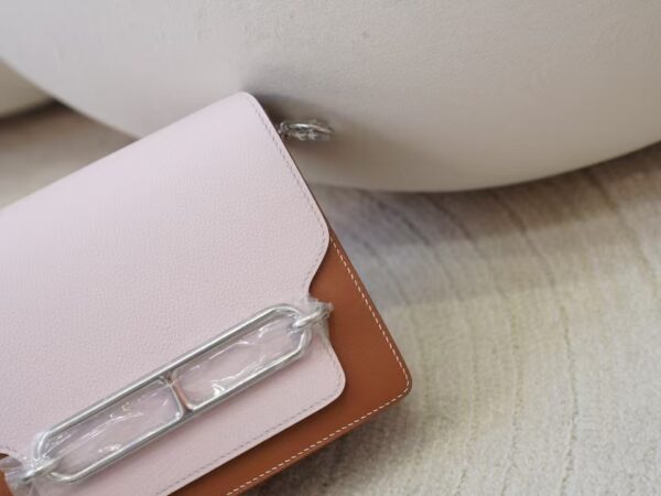 mmexport1730880131146 Hermes Roulis Mini 18CM Evercolor Leather 09 Mauve Pale & 37 Gold Silver Hardware