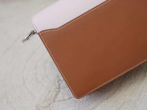 mmexport1730880132894 Hermes Roulis Mini 18CM Evercolor Leather 09 Mauve Pale & 37 Gold Silver Hardware