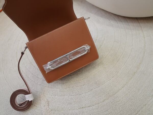 mmexport1730880139696 Hermes Roulis Mini 18CM Evercolor Leather 09 Mauve Pale & 37 Gold Silver Hardware