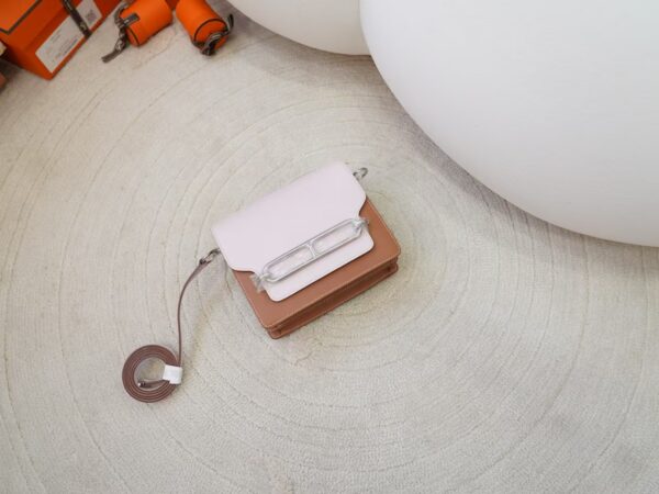 mmexport1730880141451 Hermes Roulis Mini 18CM Evercolor Leather 09 Mauve Pale & 37 Gold Silver Hardware