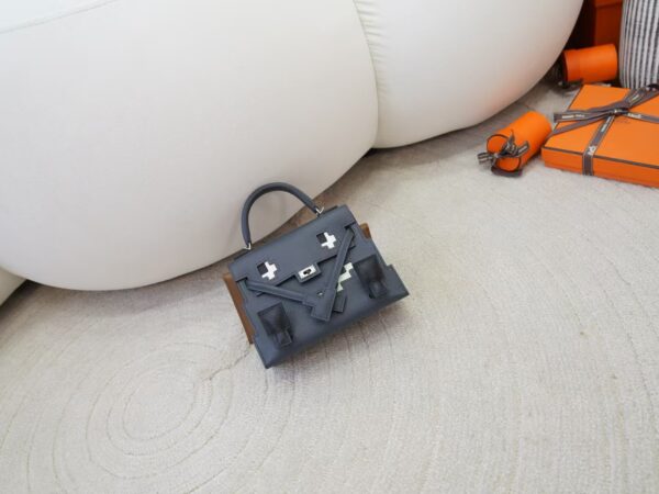 mmexport1731058049162-1 UK London Hermes Kelly Doll Picto 16CM Epsom Leather H0 Gris Misty Silver Hardware