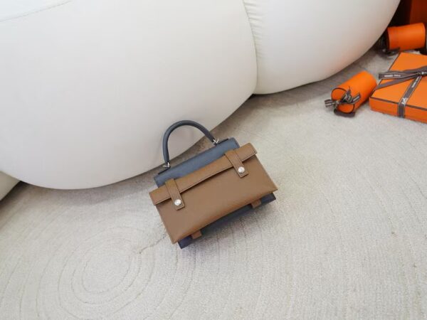 mmexport1731058051323 UK London Hermes Kelly Doll Picto 16CM Epsom Leather H0 Gris Misty Silver Hardware