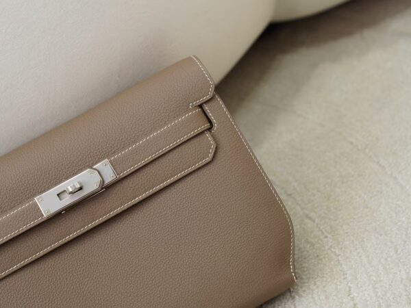 mmexport1731482817607 Clutch Bag Kelly Depeches 25CM Togo Leather CK18 Etoupe Silver Hardware