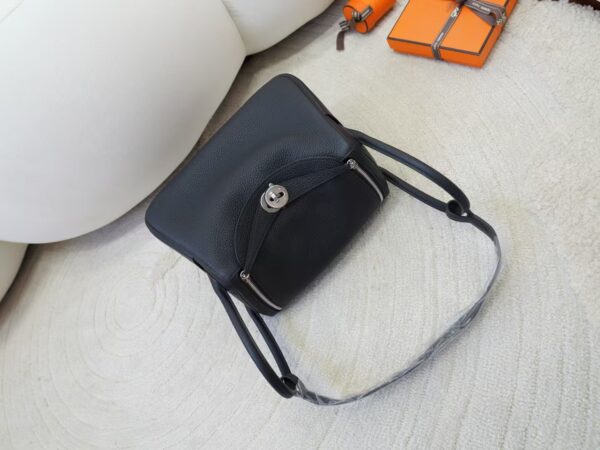 mmexport1731924426263 UK London Lindy Bag 26CM Clemence Leather CK89 Noir Silver Hardware