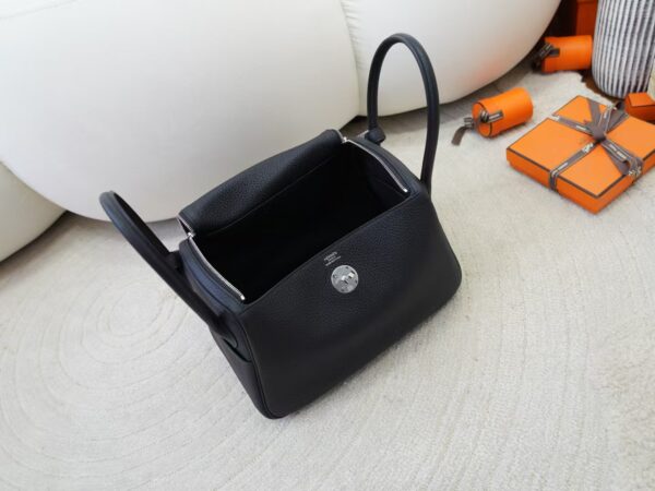 mmexport1731924431826 UK London Lindy Bag 26CM Clemence Leather CK89 Noir Silver Hardware