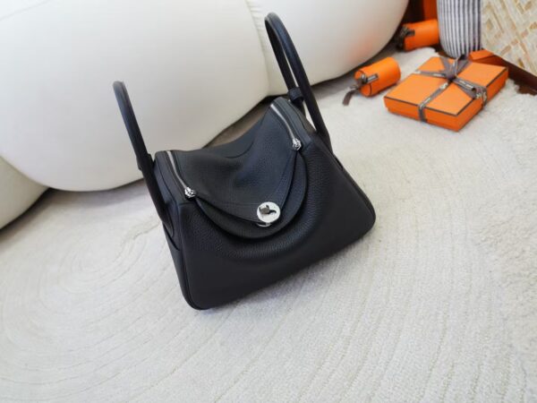 mmexport1731924433866 UK London Lindy Bag 26CM Clemence Leather CK89 Noir Silver Hardware