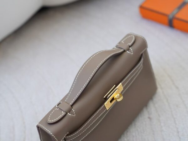 mmexport1732865843094 Women’s Clutch Bag CC18 Etoupe Swift Leather Kelly Pochette 22CM Gold Hardware