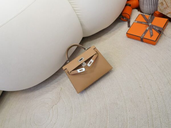 mmexport1732865939543 USA New York Mini Kelly 19CM Epsom Leather 0M Chai Silver Hardware