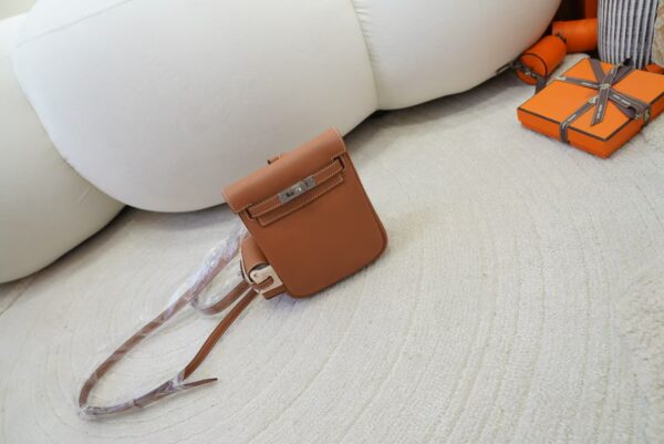 mmexport1733390139396 USA New York Kelly Jump Backpack CK37 Gold Swift Leather Silver Hardware