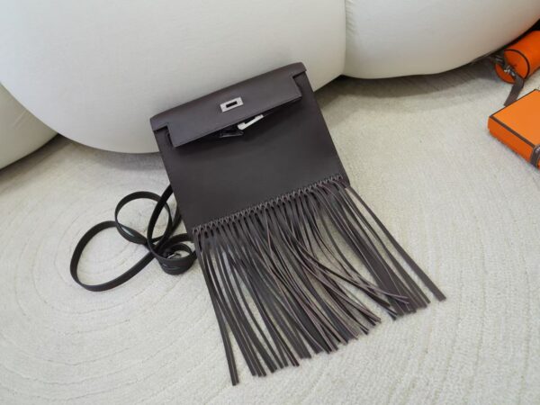 mmexport1733561160248-1 UK London Tassel Kelly Danse 22CM CK46 Ebene Evercolor Leather Silver Hardware