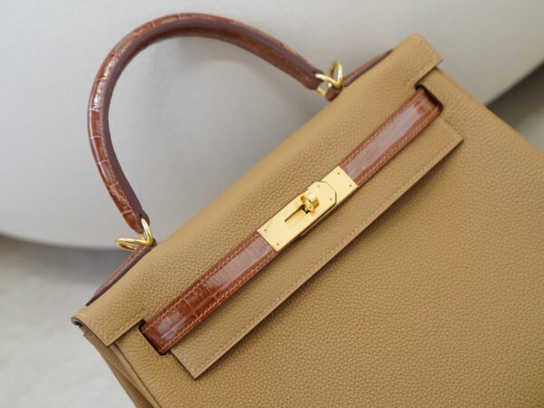 mmexport1733561185159 Special Order Kelly Touch 28CM Togo 0M Chai / Miel Shiny Crocodile Gold Hardware