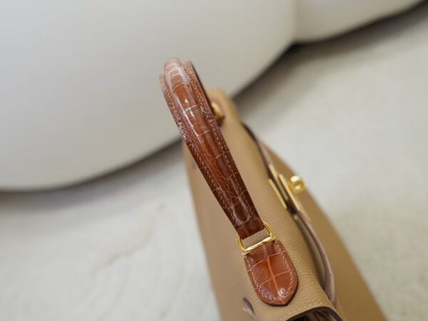 mmexport1733561187272 Special Order Kelly Touch 28CM Togo 0M Chai / Miel Shiny Crocodile Gold Hardware