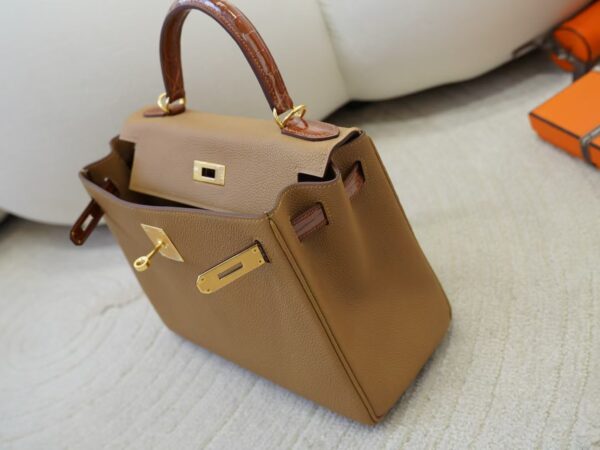 mmexport1733561189964 Special Order Kelly Touch 28CM Togo 0M Chai / Miel Shiny Crocodile Gold Hardware