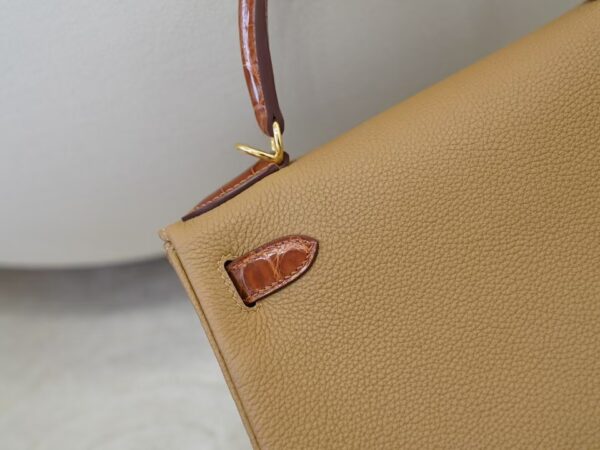 mmexport1733561192432 Special Order Kelly Touch 28CM Togo 0M Chai / Miel Shiny Crocodile Gold Hardware