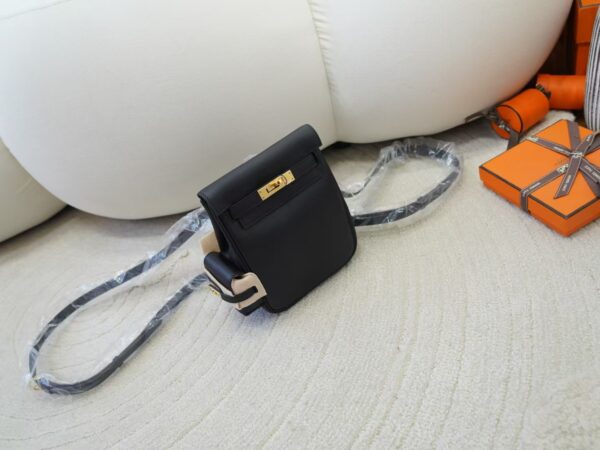 mmexport1733561217231 USA Washington Kelly Jump Backpack Swift Leather CC89 Noir Gold Hardware