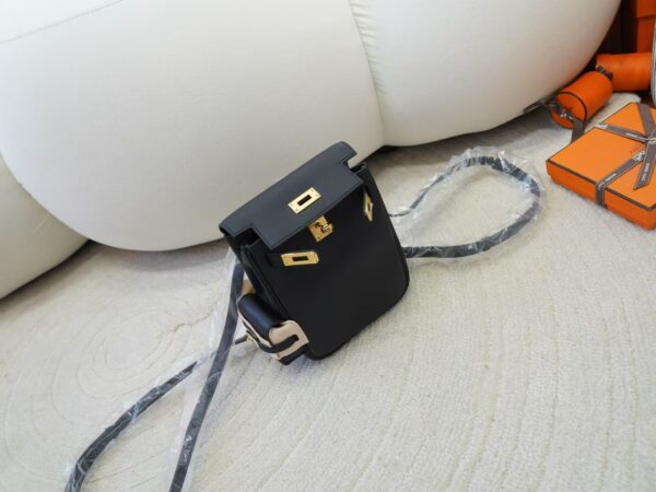 mmexport1733561227327 USA Washington Kelly Jump Backpack Swift Leather CC89 Noir Gold Hardware