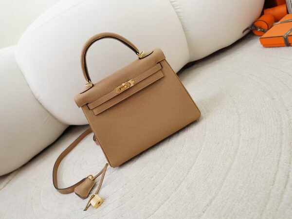 mmexport1734075527361 Women’s Tote Bag Kelly 25CM Togo Leather 0M Chai Gold Hardware