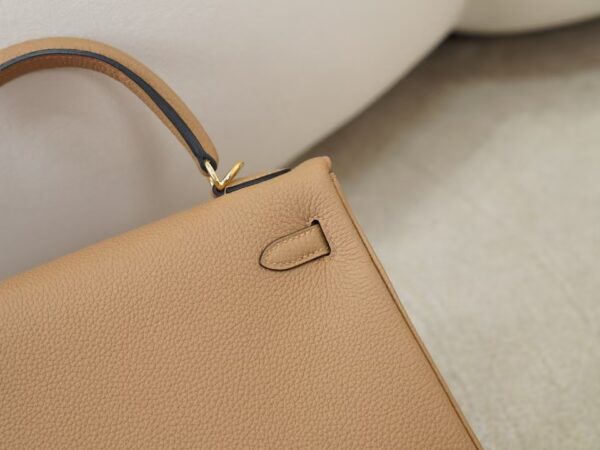 mmexport1734075530992 Women’s Tote Bag Kelly 25CM Togo Leather 0M Chai Gold Hardware
