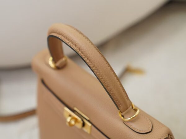 mmexport1734075532751 Women’s Tote Bag Kelly 25CM Togo Leather 0M Chai Gold Hardware