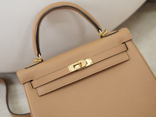 mmexport1734075534667 Women’s Tote Bag Kelly 25CM Togo Leather 0M Chai Gold Hardware