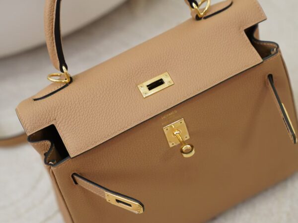 mmexport1734075536652 Women’s Tote Bag Kelly 25CM Togo Leather 0M Chai Gold Hardware