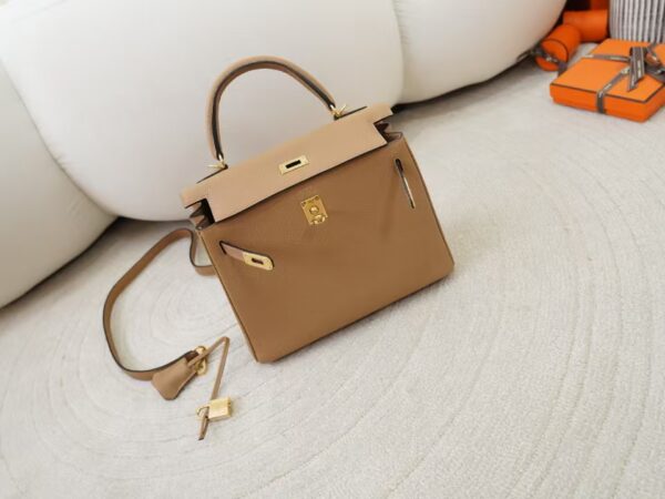 mmexport1734075538531 Women’s Tote Bag Kelly 25CM Togo Leather 0M Chai Gold Hardware