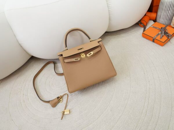 mmexport1734075540465-1 Women’s Tote Bag Kelly 25CM Togo Leather 0M Chai Gold Hardware