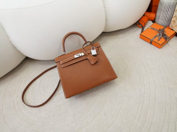 mmexport1734075589567-1 Australia Sydney Hermes Kelly 25CM Barenia Leather CK34 Fauve Silver Hardware