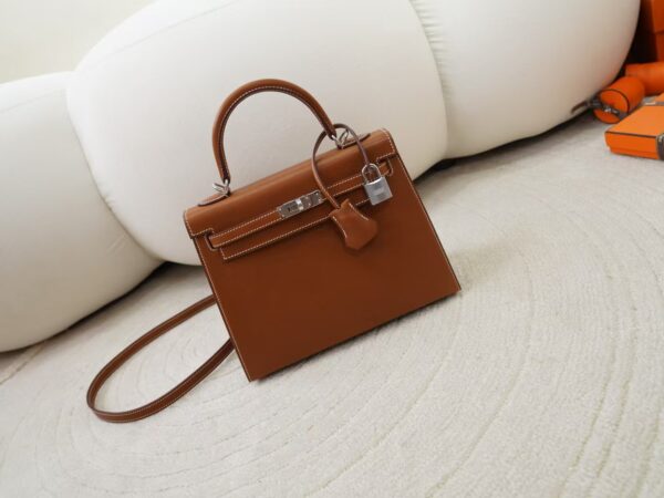 mmexport1734075591273 Australia Sydney Hermes Kelly 25CM Barenia Leather CK34 Fauve Silver Hardware
