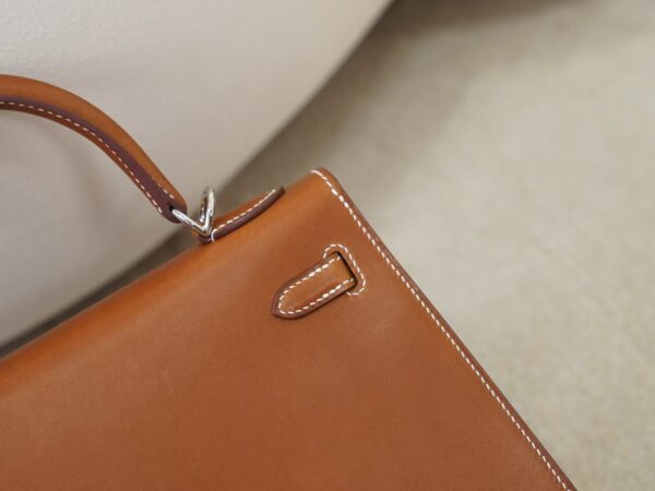 mmexport1734075598887 Australia Sydney Hermes Kelly 25CM Barenia Leather CK34 Fauve Silver Hardware