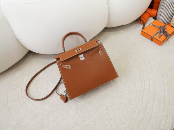 mmexport1734075604246 Australia Sydney Hermes Kelly 25CM Barenia Leather CK34 Fauve Silver Hardware